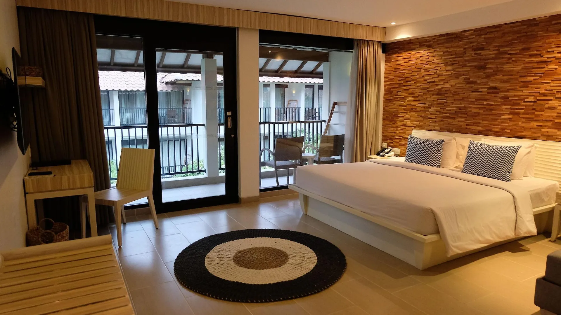 ****  Away Bali Legian Camakila Resort אינדונזיה